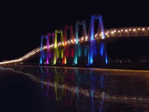 Vista nocturna del Puente General Rafael Urdaneta